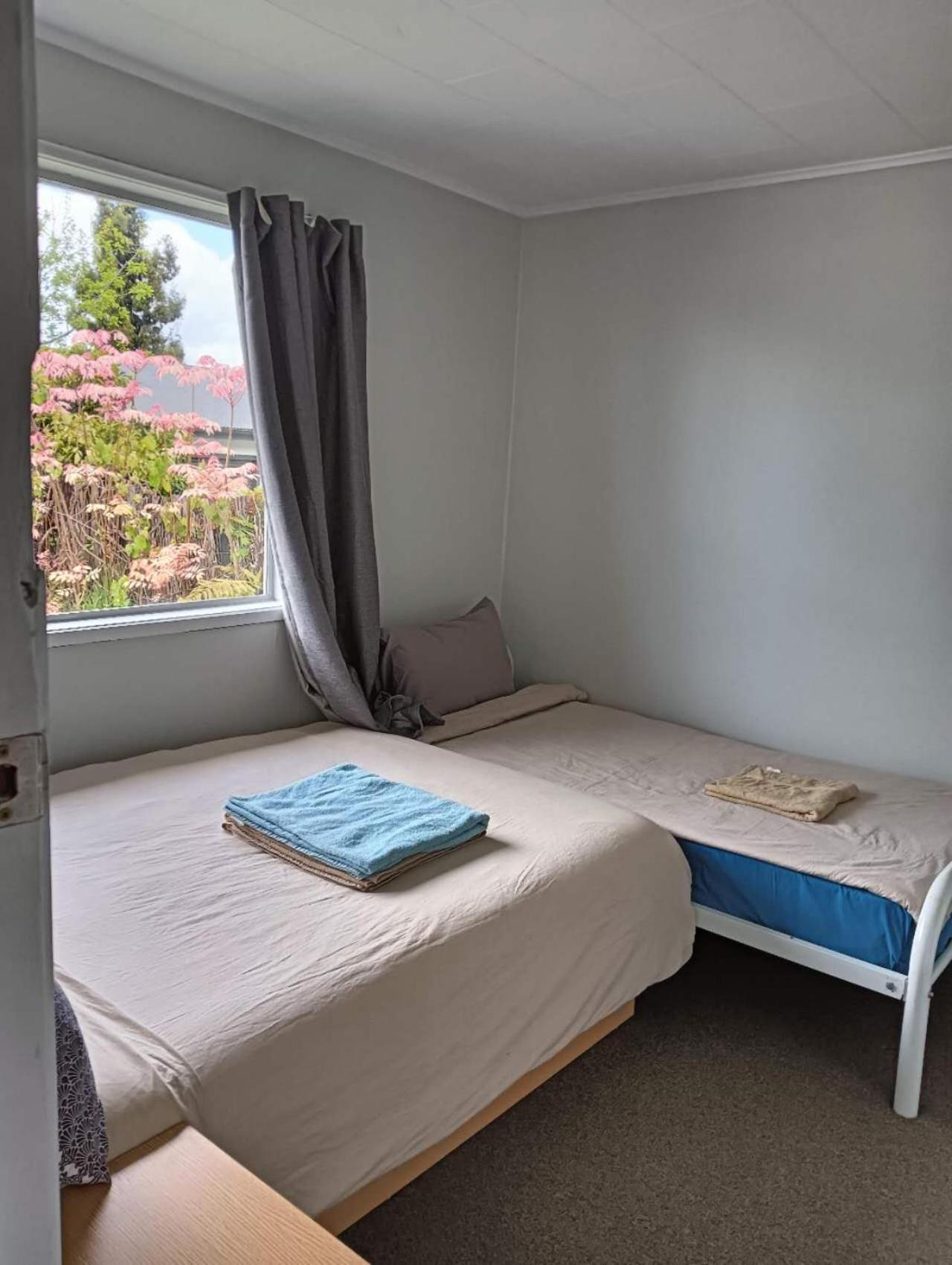 Three-Bedroom House A At 23 Mallard Drive, Selwyn Heights Rotorua Bagian luar foto